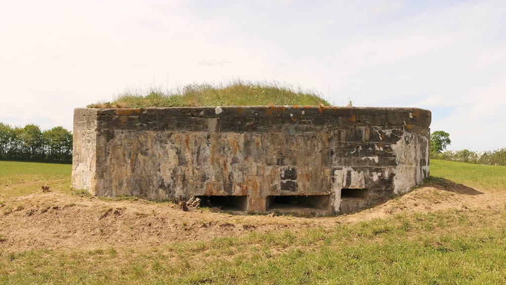"Sikringsstilling Nord" camouflaged as grave mounds