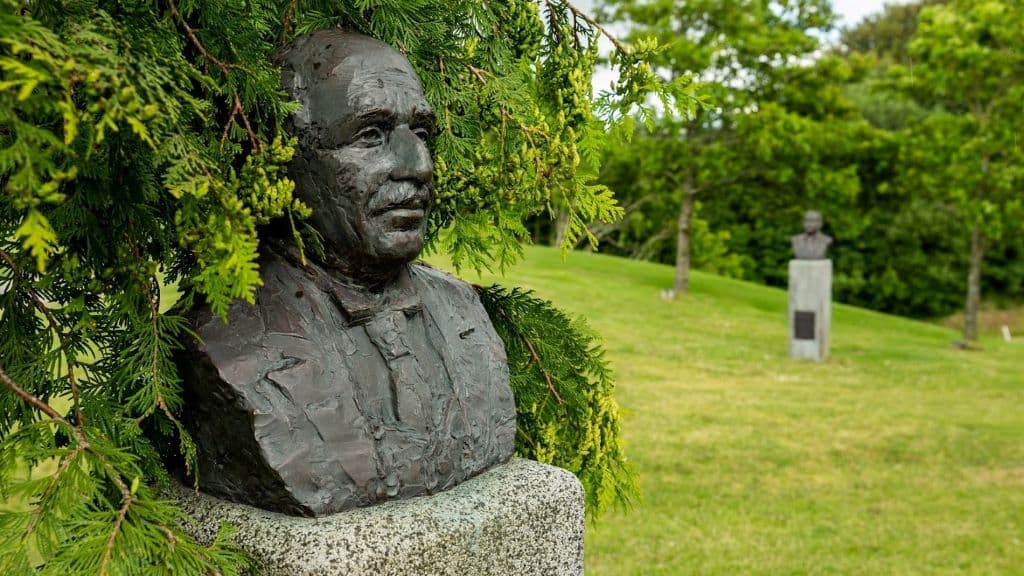 The bust of Max Henius