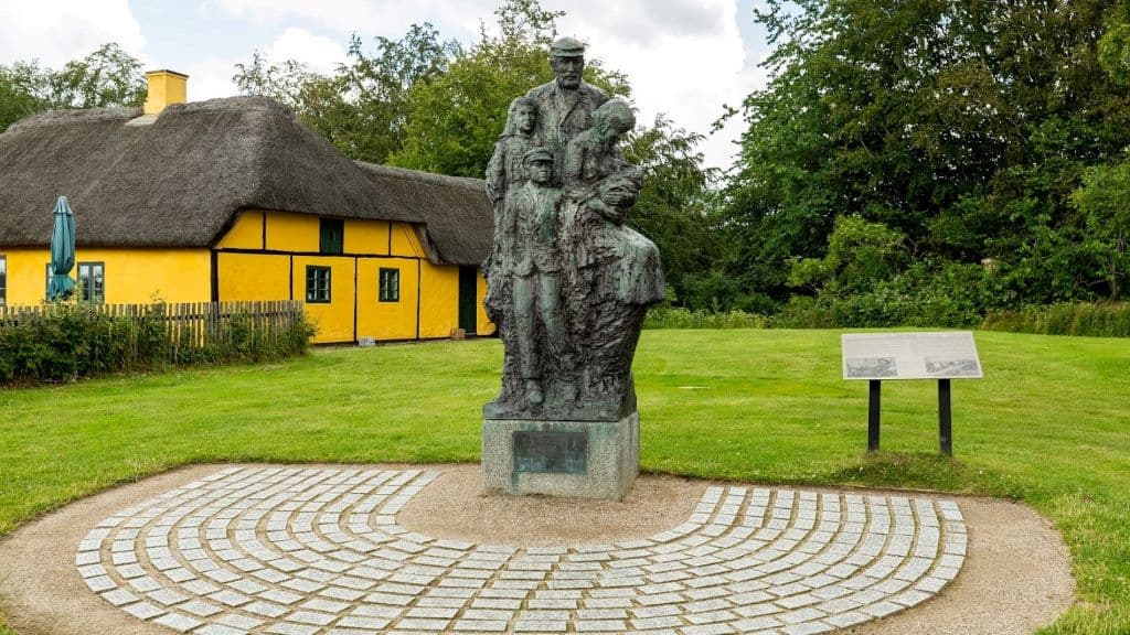 The Bronze Statue "Emigrants"