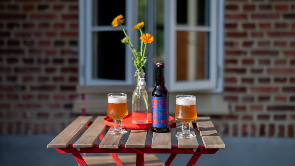 A table with two beer glasses and a beer from BLAS