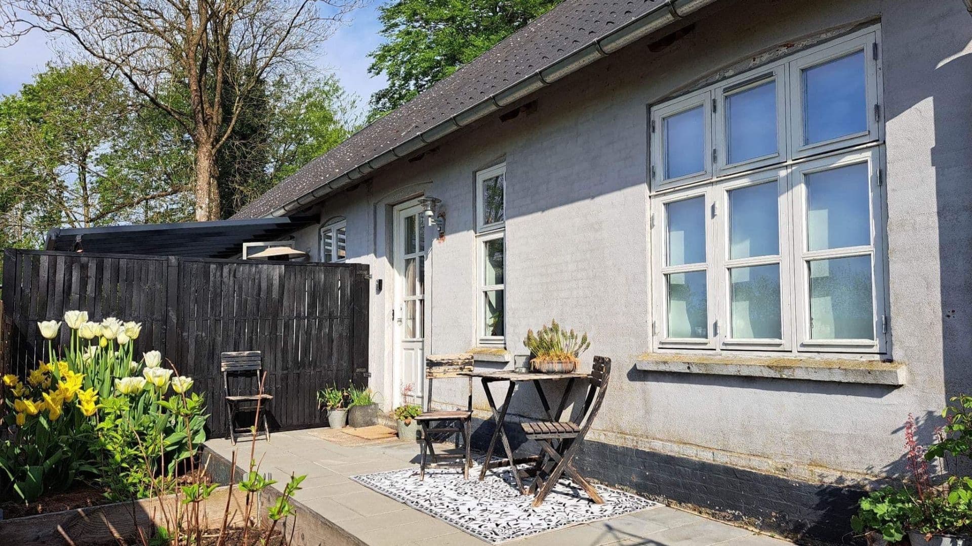 Harresø Bed & Breakfast seen from the outside