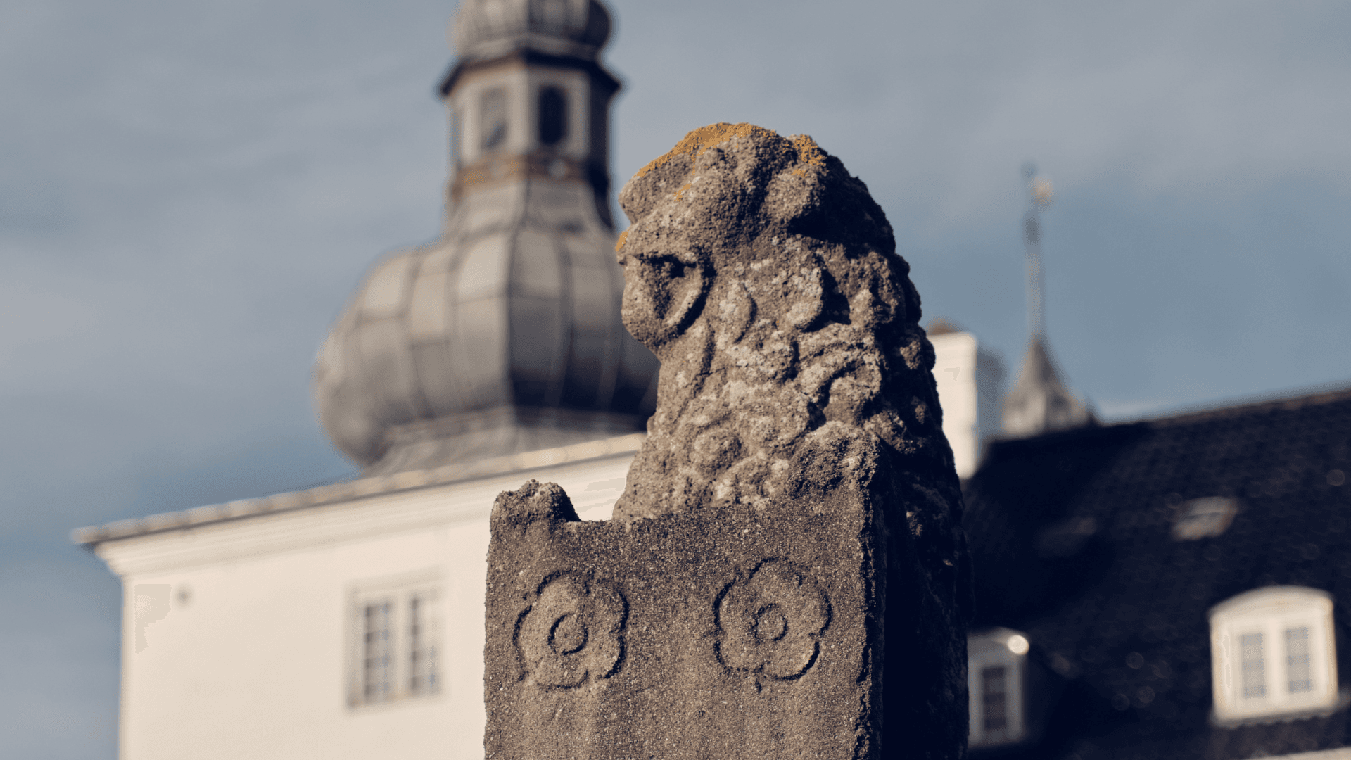 Löwenstatue vor Engelsholm