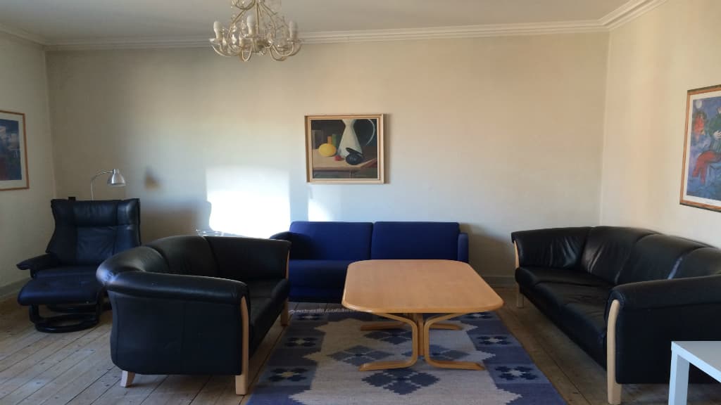 Euro Tourist, Accommodation