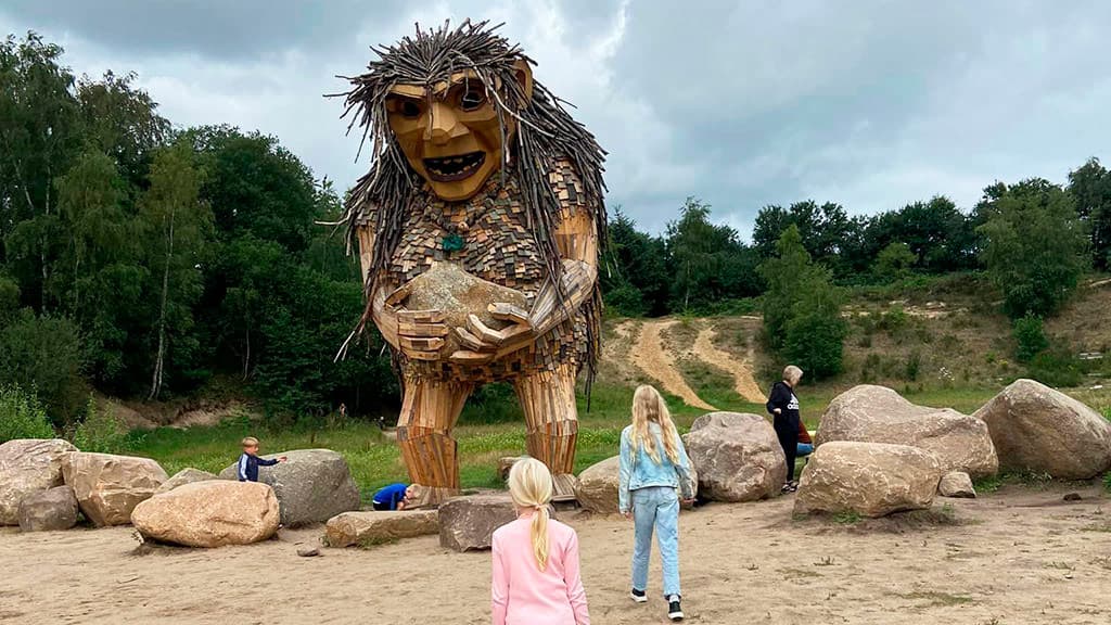 Elle the Troll