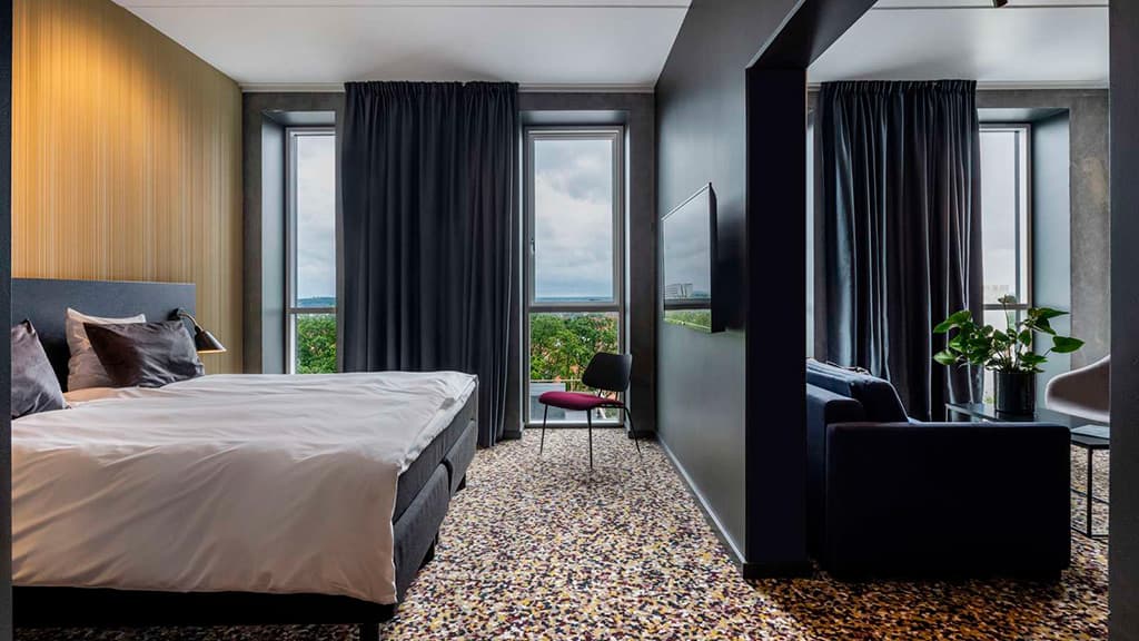 Peak 12 Hotel